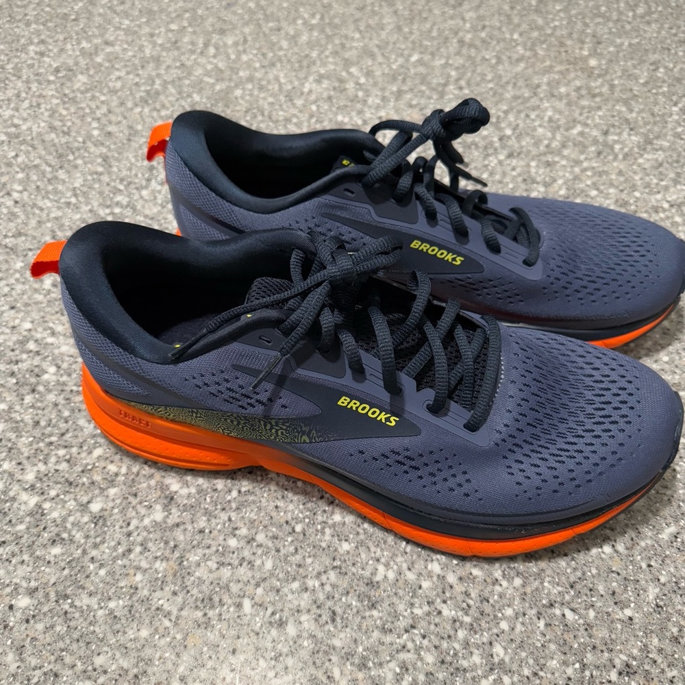 New Men’s Brooks Trace 3 Running shoes size 10.5 - Iris/Red Orange/Sulphur